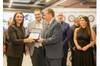 Τιμητική βράβευση στον Δήμαρχο Πειραιά Γιάννη Μώραλη στην κοπή της πρωτοχρονιάτικης πίτας του Βιοτεχνικού Επιμελητηρίου Πειραιά