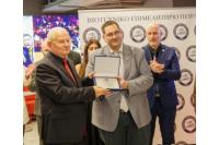 Τιμητική βράβευση στον Δήμαρχο Πειραιά Γιάννη Μώραλη στην κοπή της πρωτοχρονιάτικης πίτας του Βιοτεχνικού Επιμελητηρίου Πειραιά