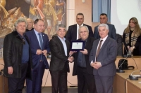 Το Βιοτεχνικό Επιμελητήριο Πειραιά βράβευσε την ΥΠΑ και το Δήμο Μεγαρέων στη συνεδρίαση του Δ.Σ. στα Μέγαρα