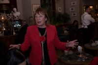 Εντυπωσιακή παρουσία γυναικών στο κοκτέϊλ με άρωμα Γυναικείας Επιχειρηματικότητας στο Δημοτικό Θέατρο Πειραιά