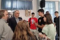 ΔΕΛΤΙΟ ΤΥΠΟΥ - Ο πρόεδρος του ΒΕΠ συζητά με τα παιδιά των ΕΠΑΛ