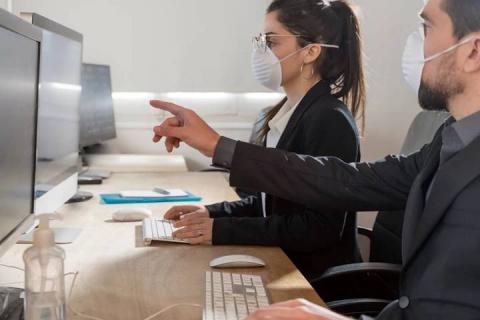 Πρόστιμα στους εργοδότες για μη υποβολή υπεύθυνης δήλωσης για το ανεμβολίαστο προσωπικό τους