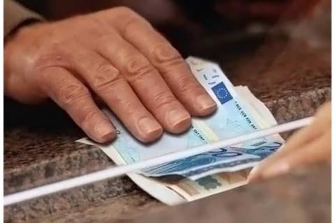 Πώς θα εκδίδονται οι συντάξεις fast track και οι «συντάξεις εμπιστοσύνης»  Οι κύριες ρυθμίσεις της τροπολογίας του Υπουργείου Εργασίας και Κοινωνικών Υποθέσεων που κατατέθηκε  στη Βουλή