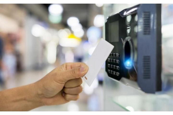 Από 1ης Ιουλίου η Ψηφιακή Κάρτα Εργασίας σε τράπεζες και σούπερ-μάρκετ