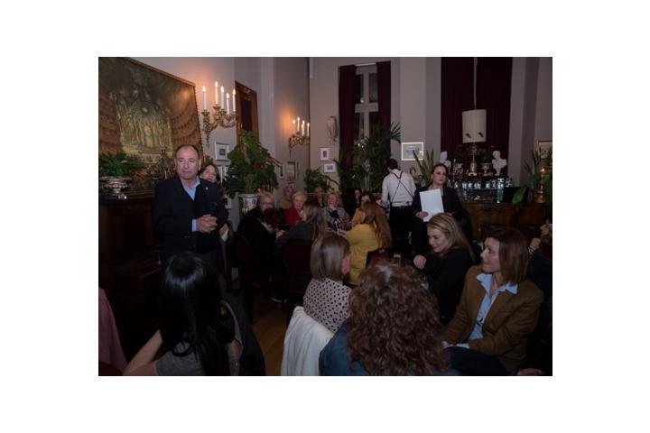 Εντυπωσιακή παρουσία γυναικών στο κοκτέϊλ με άρωμα Γυναικείας Επιχειρηματικότητας στο Δημοτικό Θέατρο Πειραιά