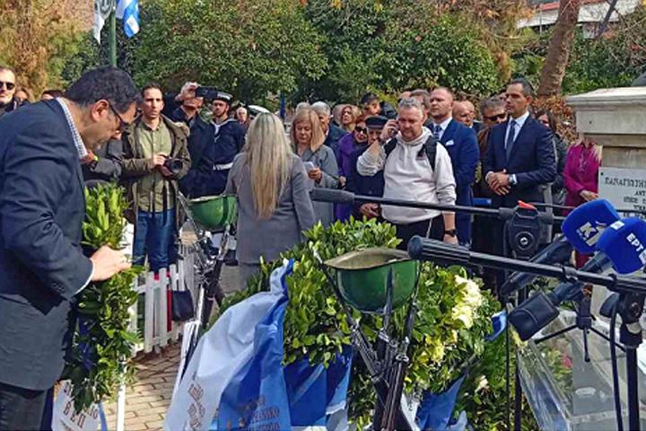 Γιάννης Μαστρονικόλας: Ο νέος Πρόεδρος του ΒΕΠ κατέθεσε στεφάνι για τον Πειραιώτη ήρωα των Ιμίων Παναγιώτη Βλαχάκο.